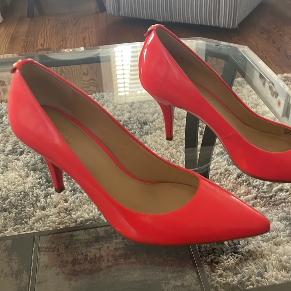 michael kors red pumps